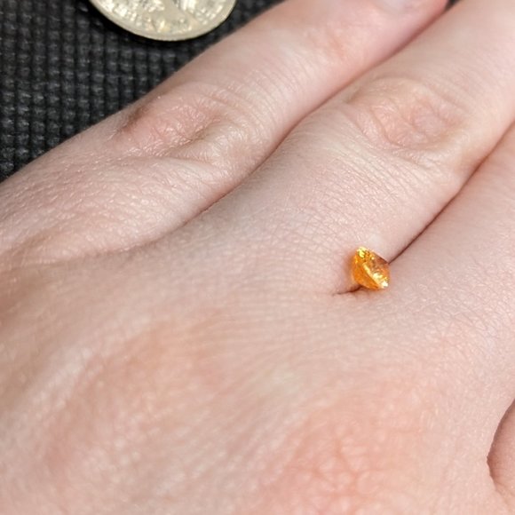 Mixed Sizes Spessartite Garnet Gems - Picture 4 of 5